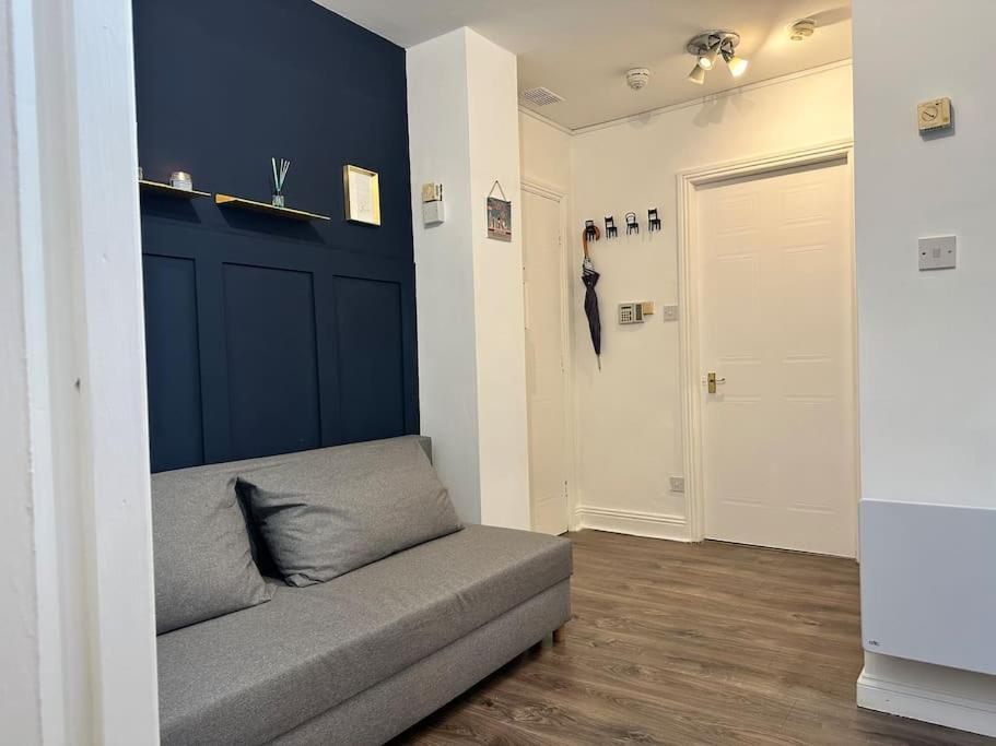 In 2 Apartment *